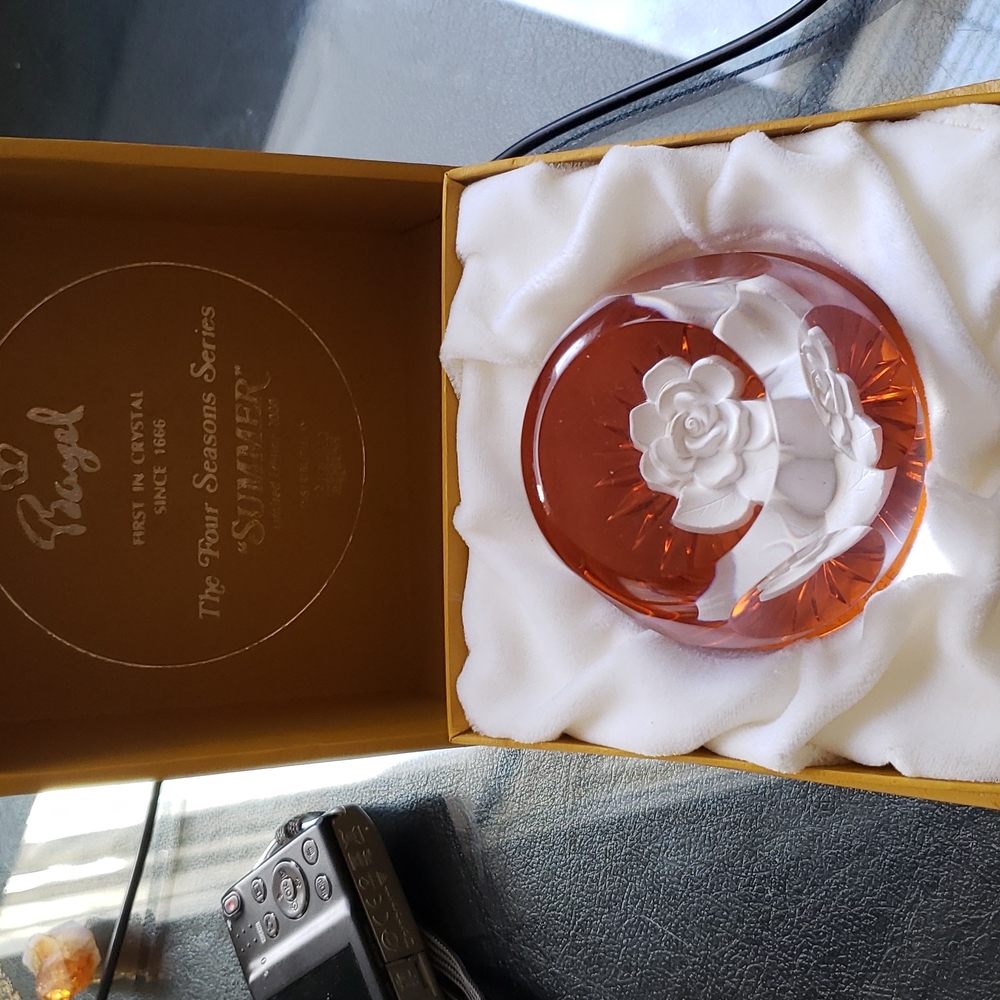 Bayel Paperweight Summer Rose #0437